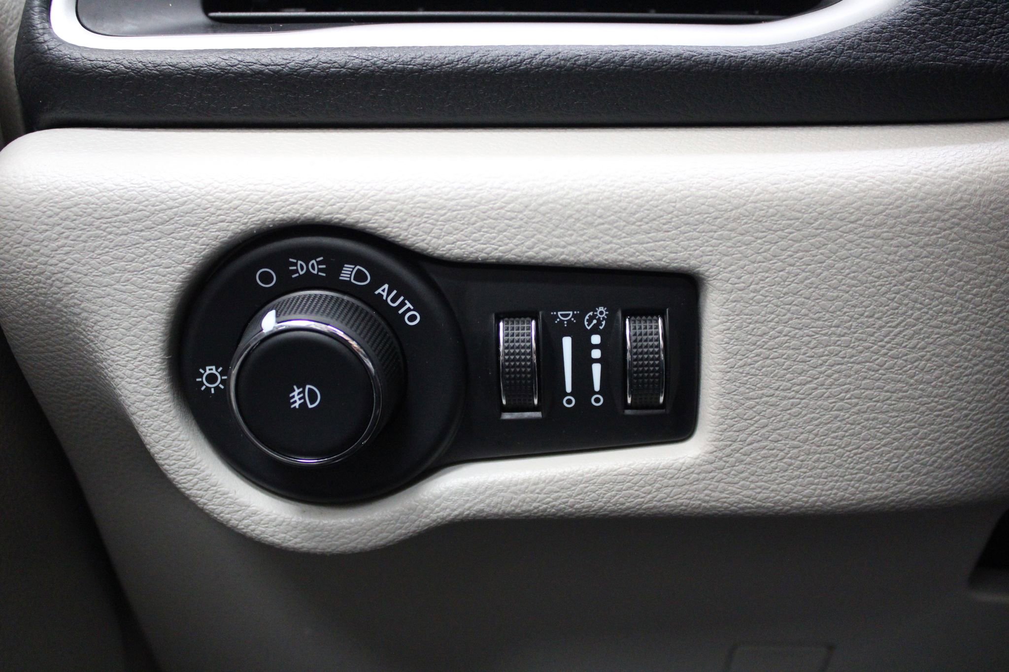 Used 2022 Chrysler Pacifica Touring-L FWD image 44