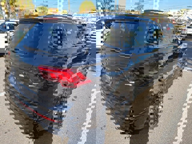 Certified 2023 Volkswagen Tiguan SE R-Line image 9