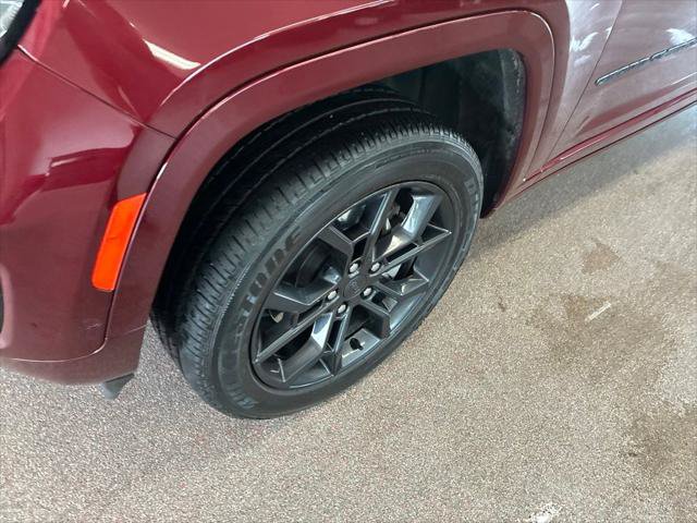 Certified 2023 Jeep Grand Cherokee 30th Anniversary AWD/4WD image 6