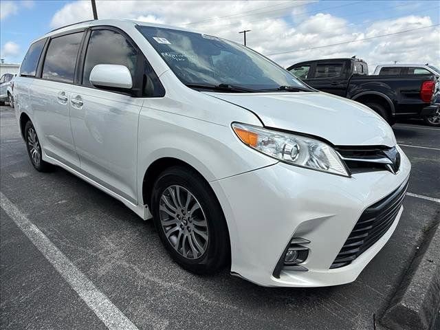 Used 2020 Toyota Sienna XLE FWD image 4