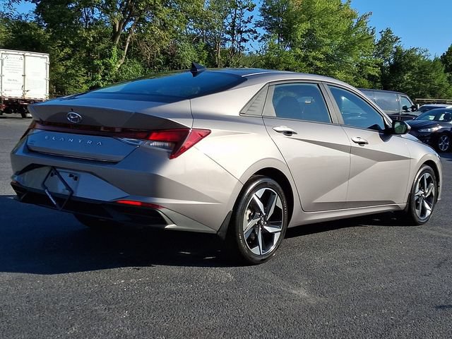 Used 2023 Hyundai Elantra SEL FWD image 9