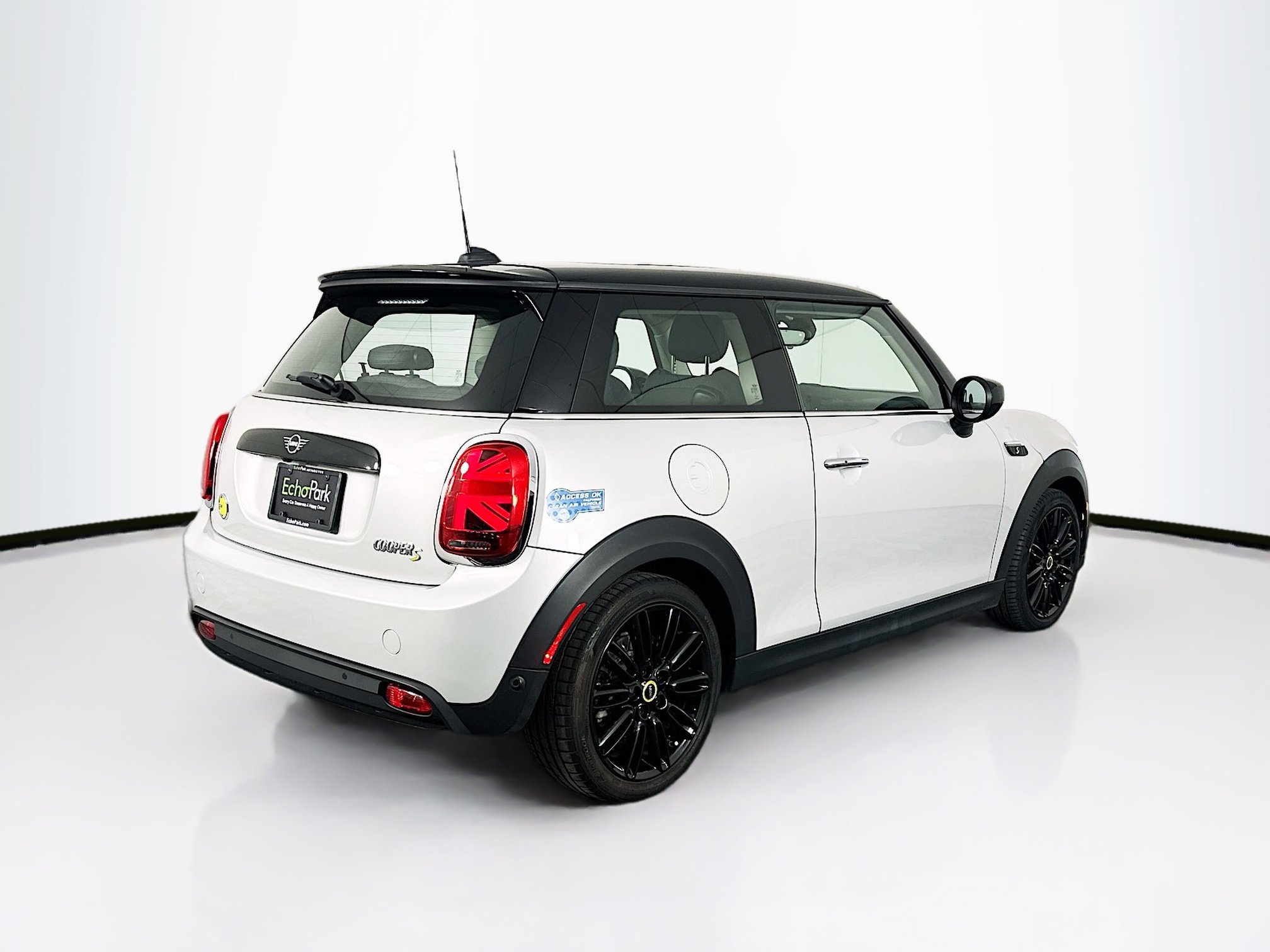 Used 2022 MINI Cooper SE image 9