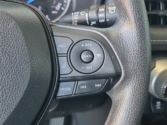 Used 2021 Toyota RAV4 XLE AWD/4WD image 25