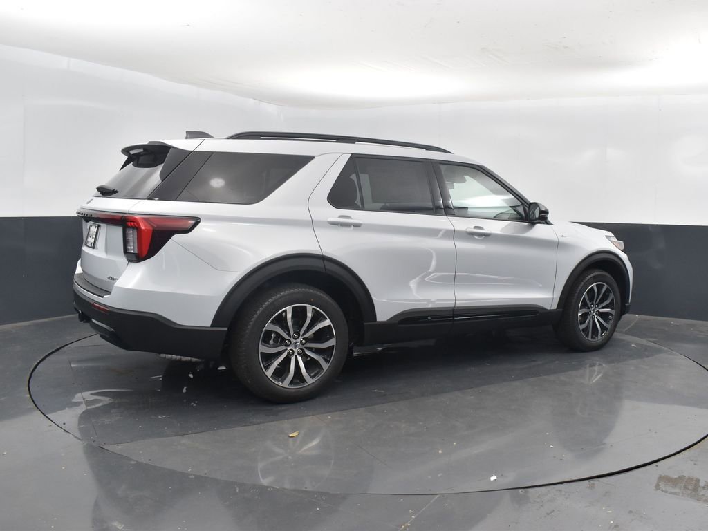 New 2026 Ford Explorer ST-Line image 2