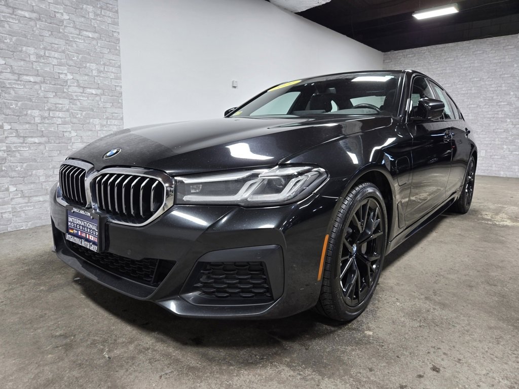 Used 2021 BMW 530e xDrive w/ M Sport Package image 5