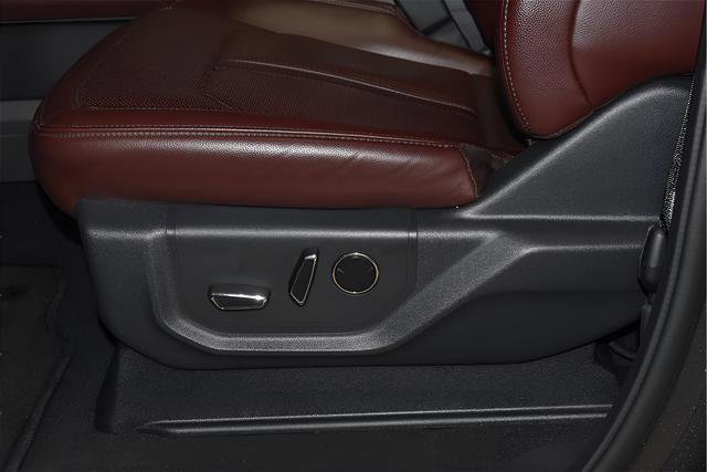 Used 2024 Ford Expedition Limited image 14