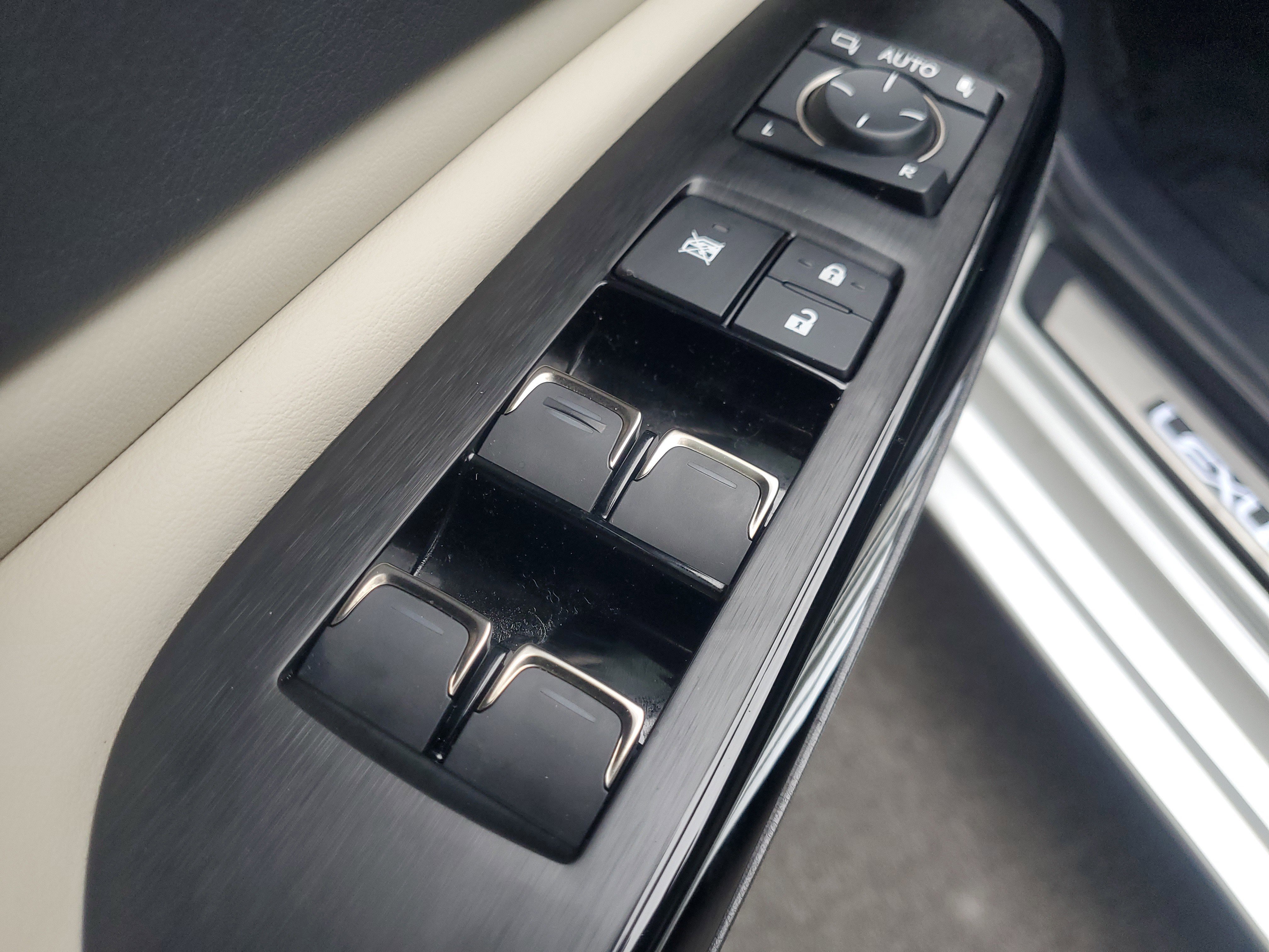 Used 2024 Lexus ES 350 w/ Premium Package image 19