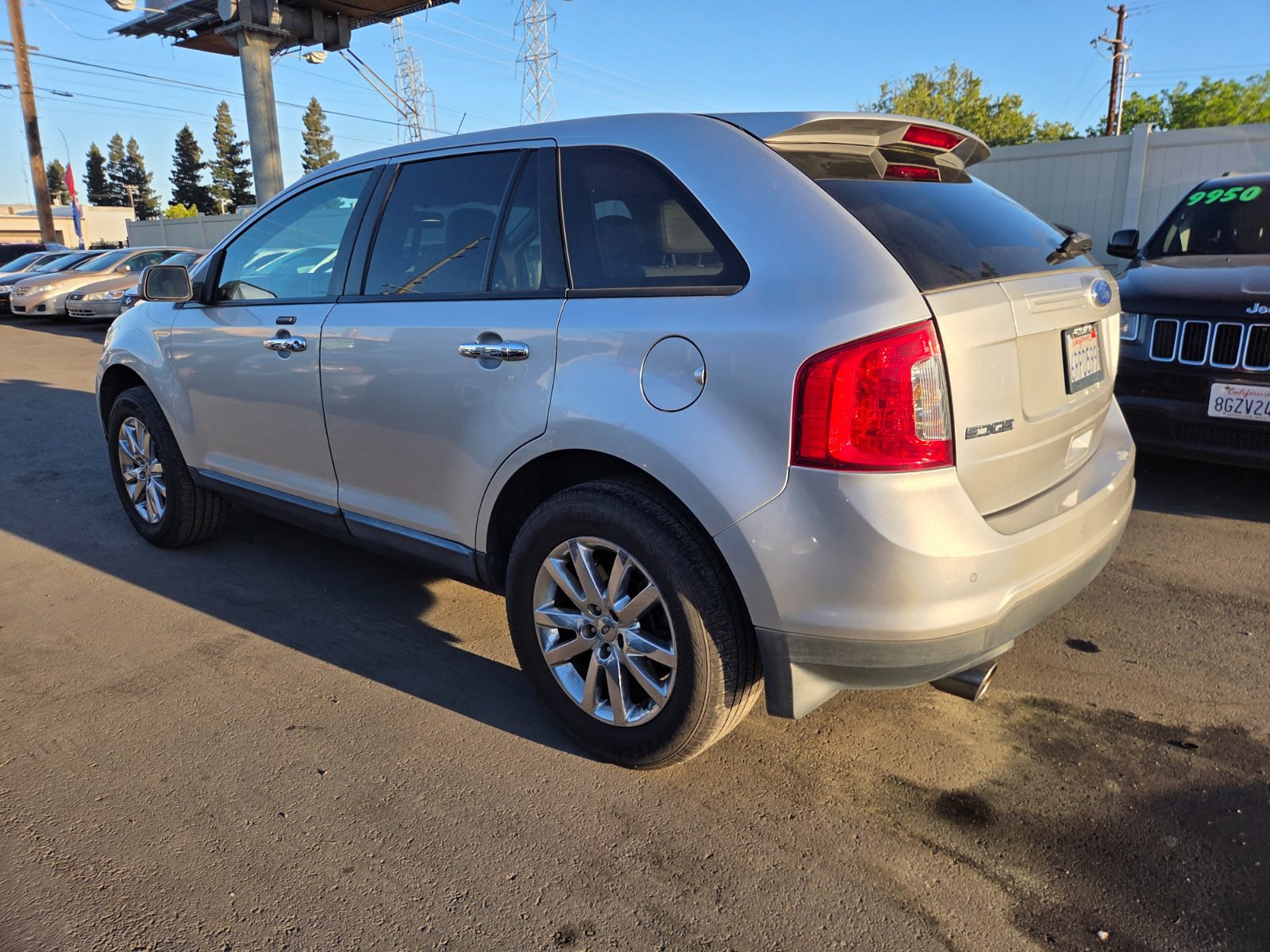 Used 2011 Ford Edge SEL FWD image 2