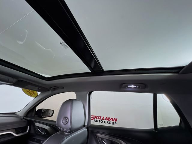 Used 2023 GMC Terrain SLT w/ Infotainment Package II image 26