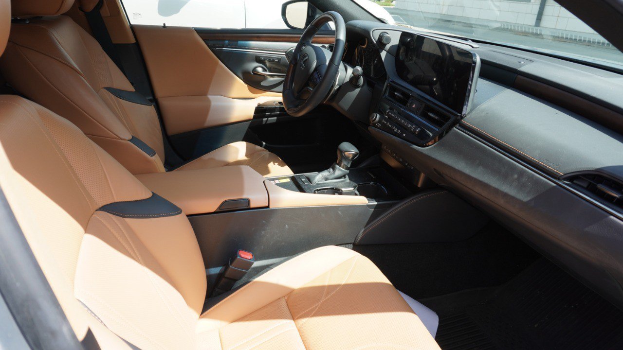 Used 2023 Lexus ES 350 Ultra Luxury w/ Accessory Package (Z2) FWD image 9
