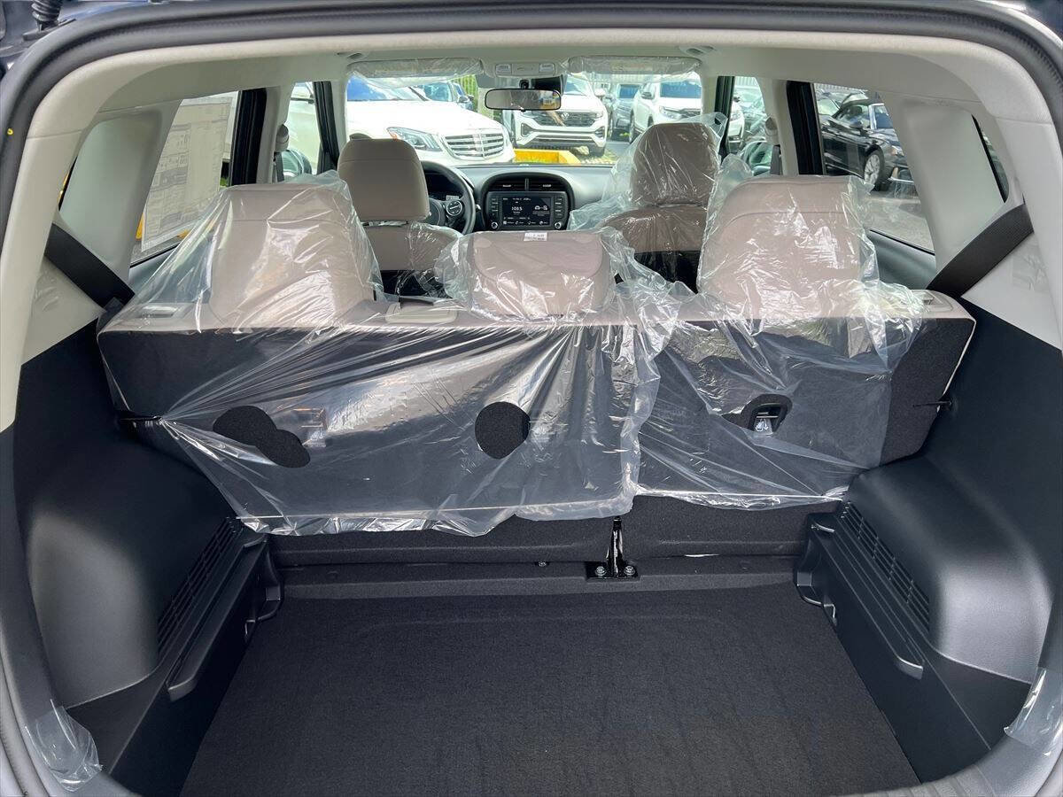 Used 2025 Kia Soul LX image 10
