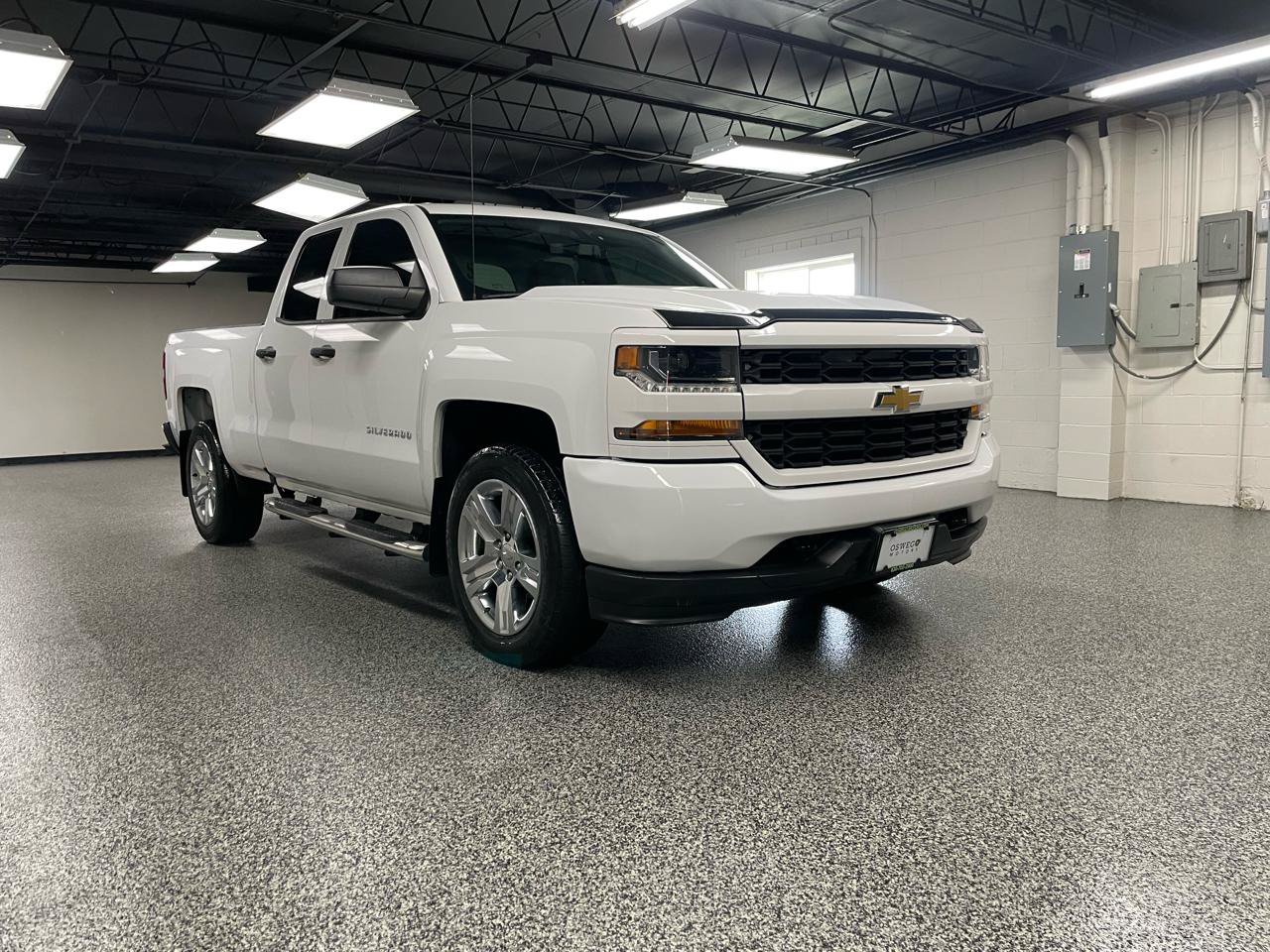 Used 2017 Chevrolet Silverado 1500 Custom w/ Custom Convenience Package AWD/4WD image 3