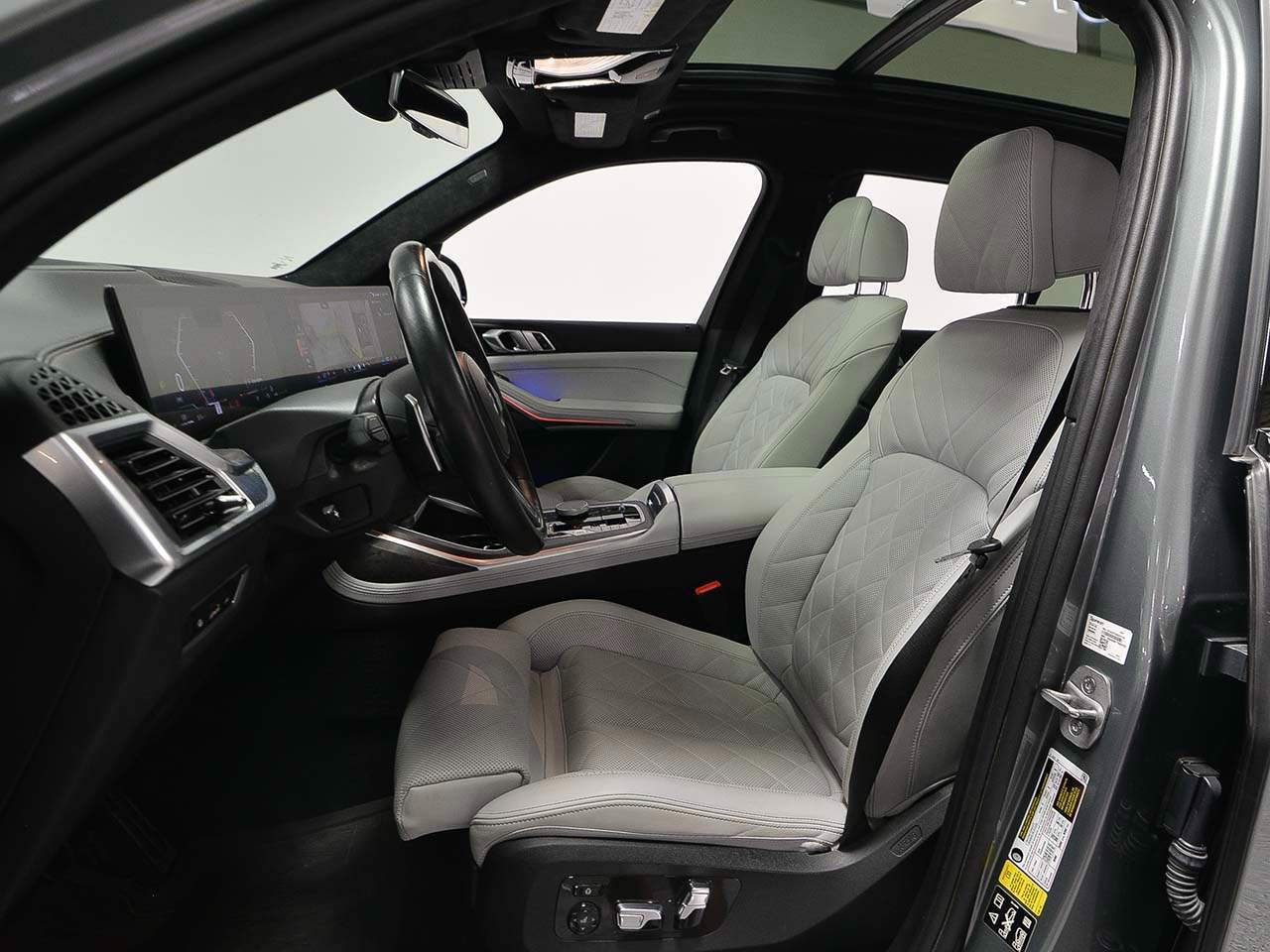 Certified 2024 BMW X7 xDrive40i w/ M Sport Package image 8
