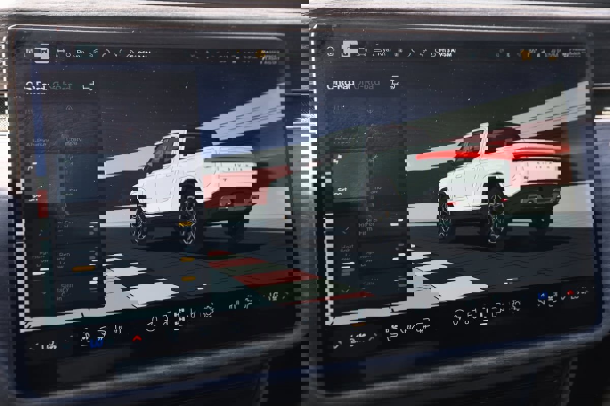 Used 2022 Rivian R1T Adventure image 39