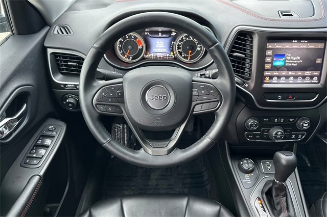 Used 2019 Jeep Cherokee Trailhawk image 17