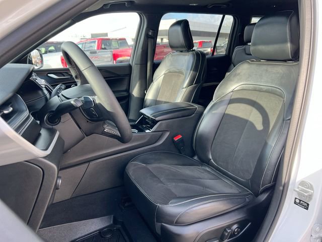 Used 2023 Jeep Grand Cherokee L Laredo image 19