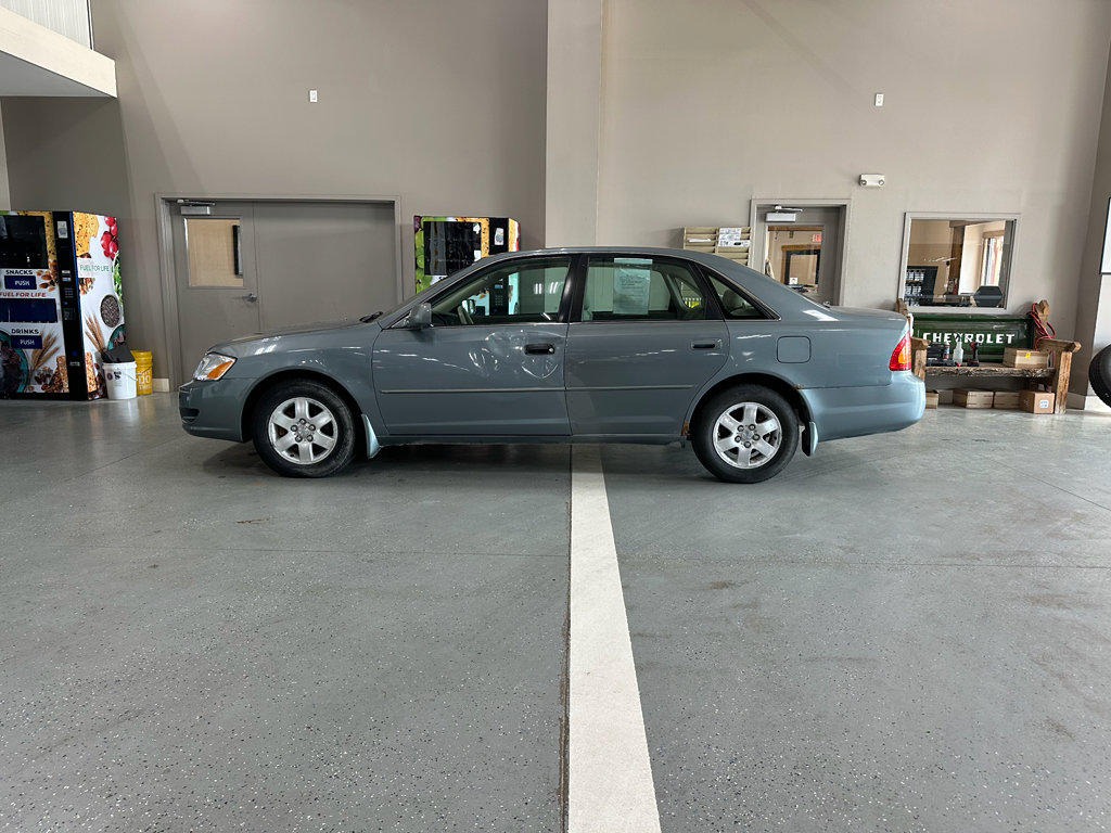 Used 2001 Toyota Avalon XL w/ Option Pkg 2