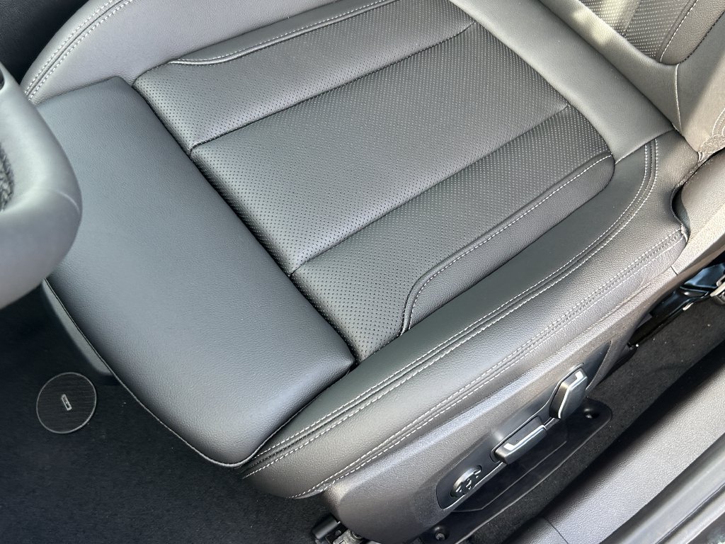 New 2026 BMW 330i Sedan w/ Convenience Package RWD image 15