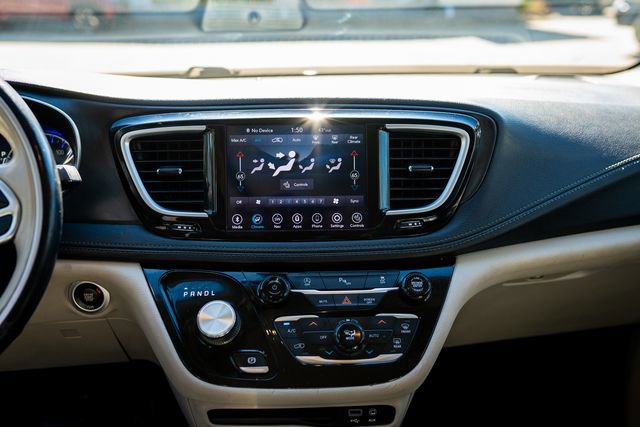 Used 2020 Chrysler Pacifica Limited image 7