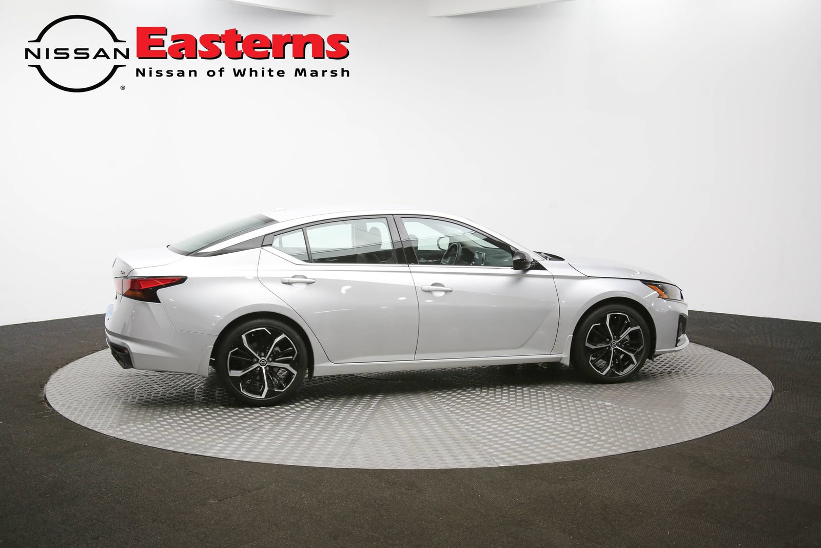 Used 2023 Nissan Altima 2.5 SR FWD image 39