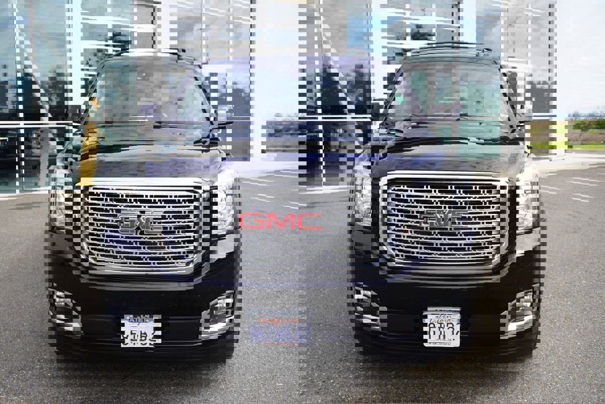 Used 2017 GMC Yukon Denali w/ Open Road Package image 8