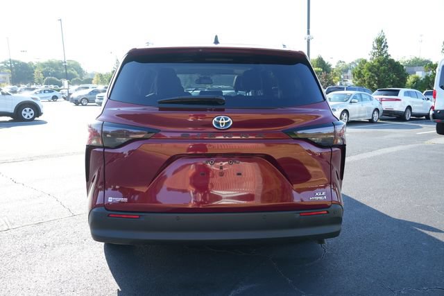 Used 2023 Toyota Sienna XLE FWD image 6