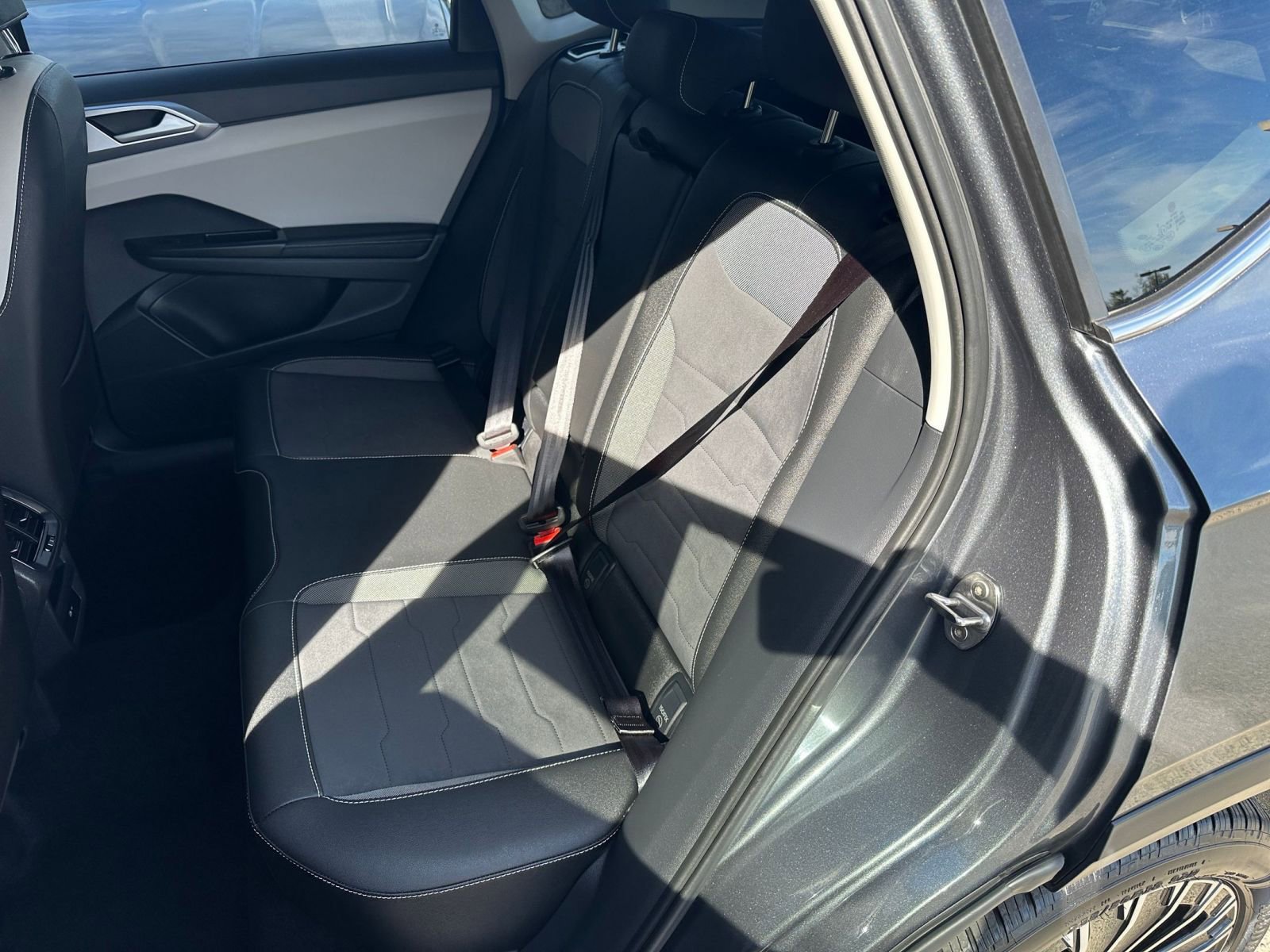 Used 2025 Volkswagen Taos SE image 38