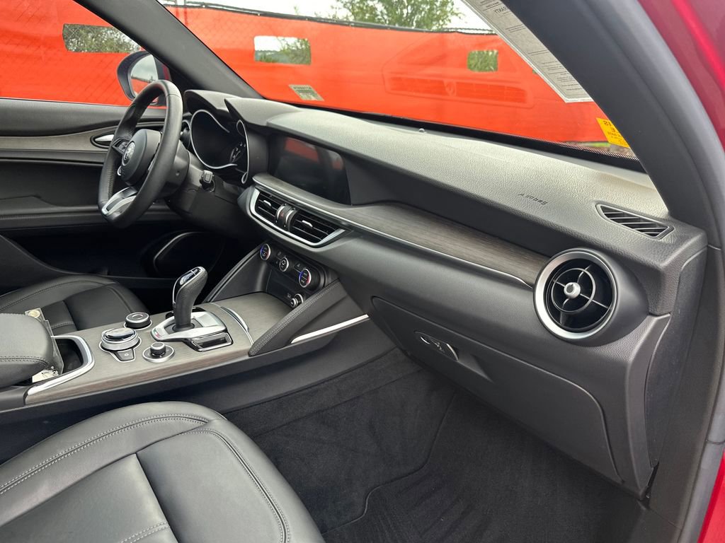 Used 2023 Alfa Romeo Stelvio Ti AWD/4WD image 14