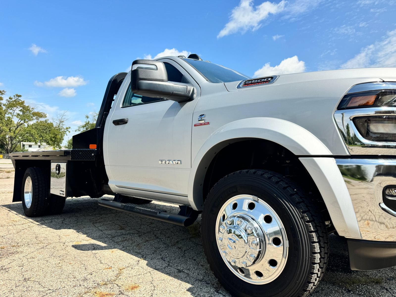 New 2026 RAM 5500 4x4 Regular Cab image 2