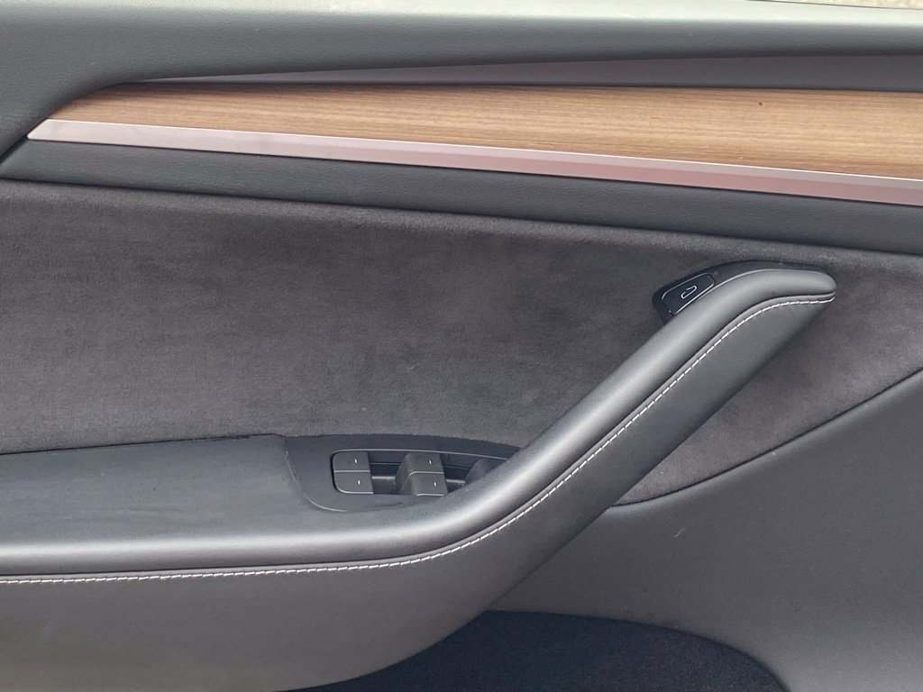 Used 2024 Tesla Model Y Long Range AWD/4WD image 18