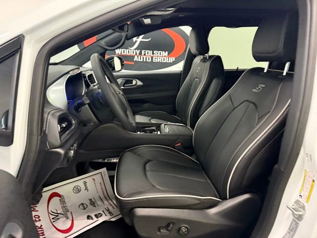 New 2026 Chrysler Pacifica Limited w/ S Appearance Package FWD image 11
