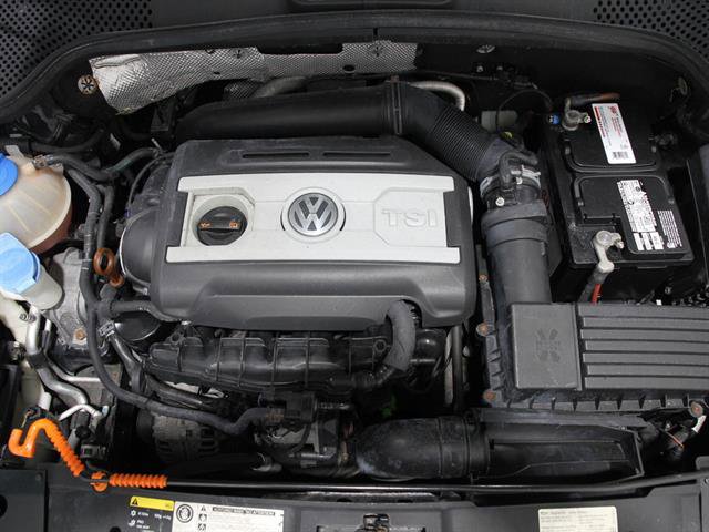 Used 2013 Volkswagen Beetle 2.0T image 17