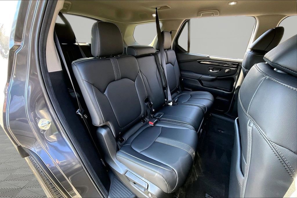 Used 2025 Honda Pilot EX-L image 19