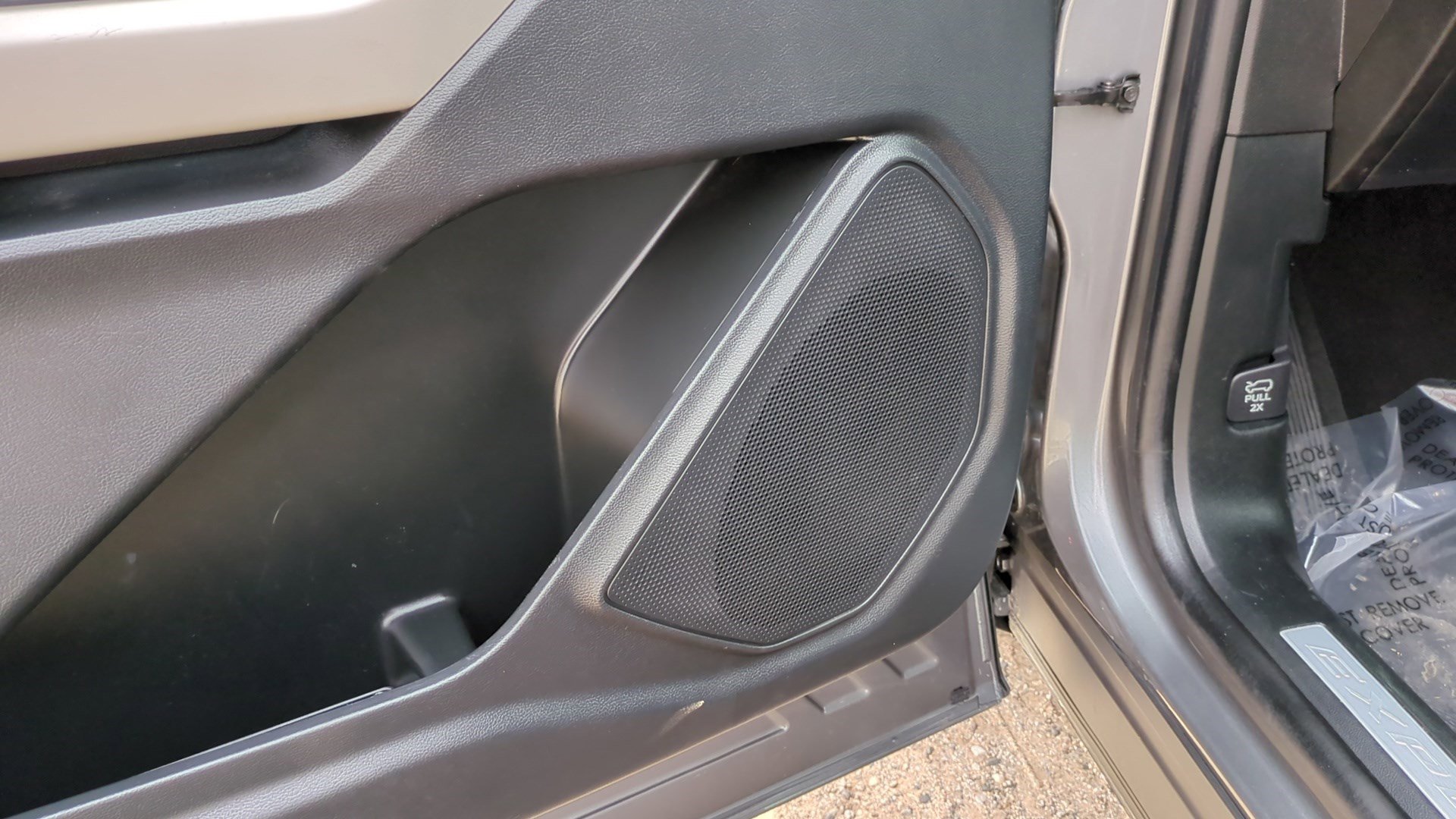 Used 2023 Ford Explorer Limited image 14