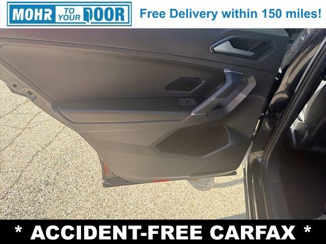 Used 2018 Volkswagen Tiguan SE AWD/4WD image 31
