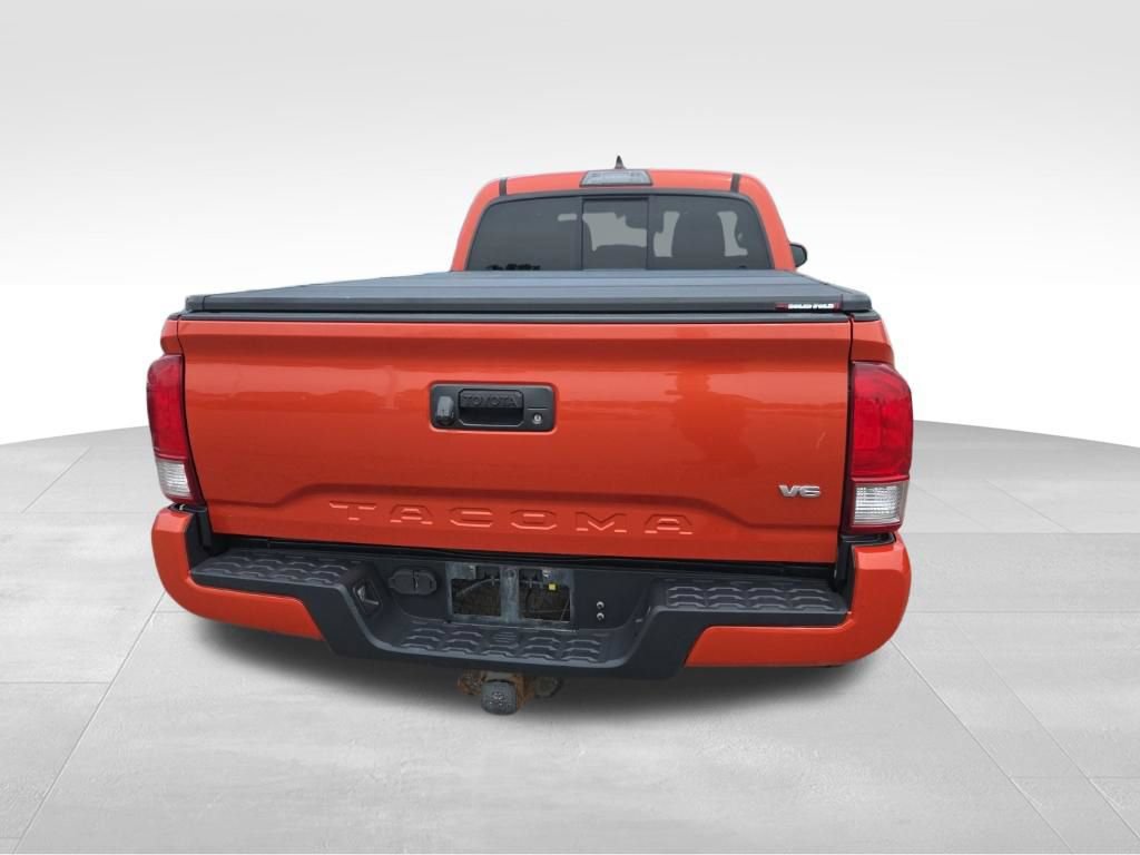Used 2016 Toyota Tacoma TRD Sport AWD/4WD image 4