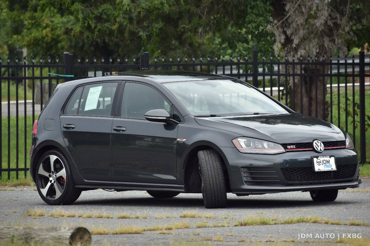 Used 2017 Volkswagen GTI SE FWD image 4