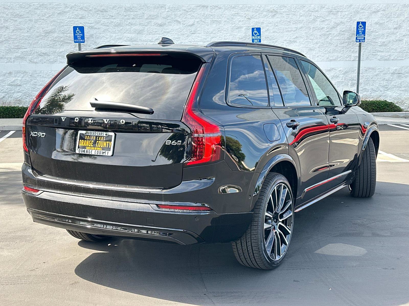 New 2026 Volvo XC90 B6 Ultra w/ Lounge Package image 4
