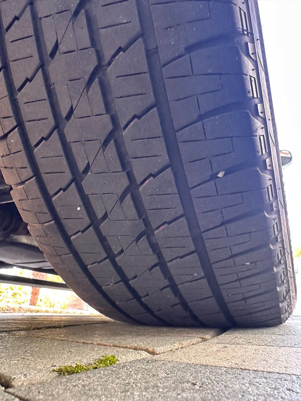 Used 2011 Cadillac Escalade Platinum image 40