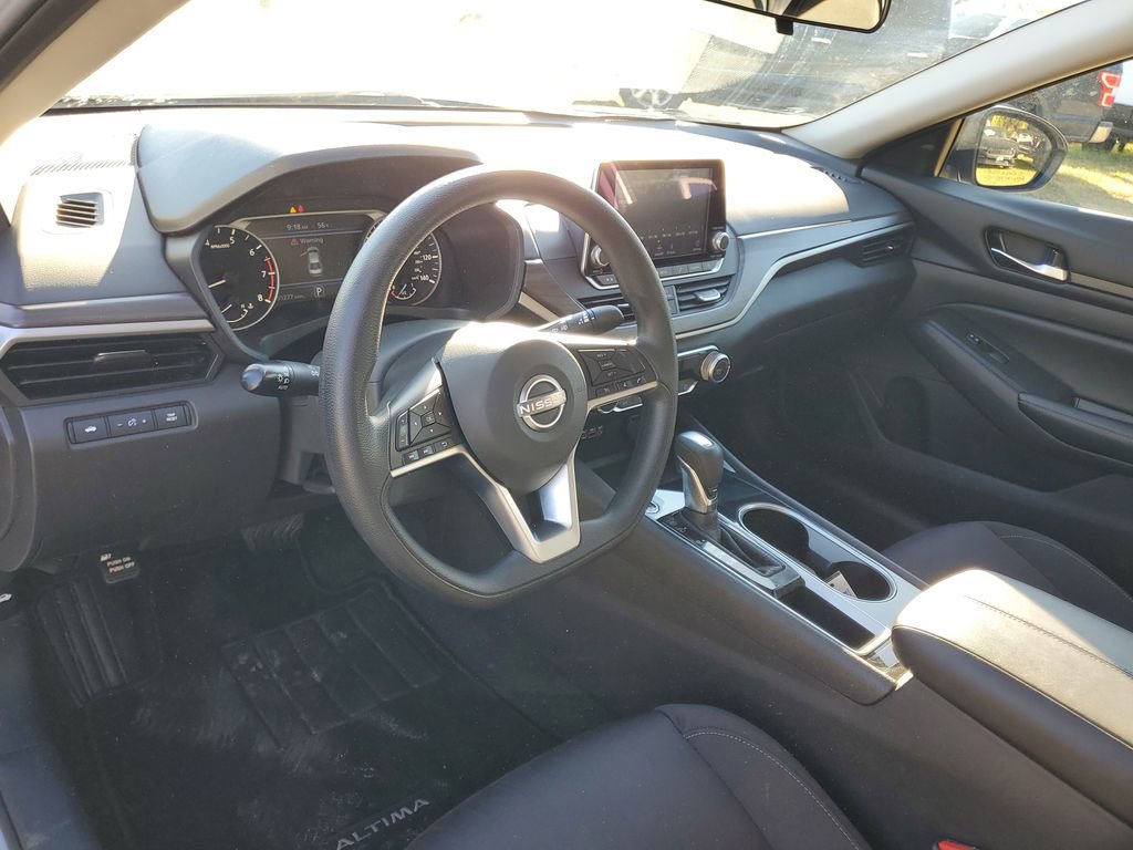 Used 2024 Nissan Altima 2.5 SV image 12