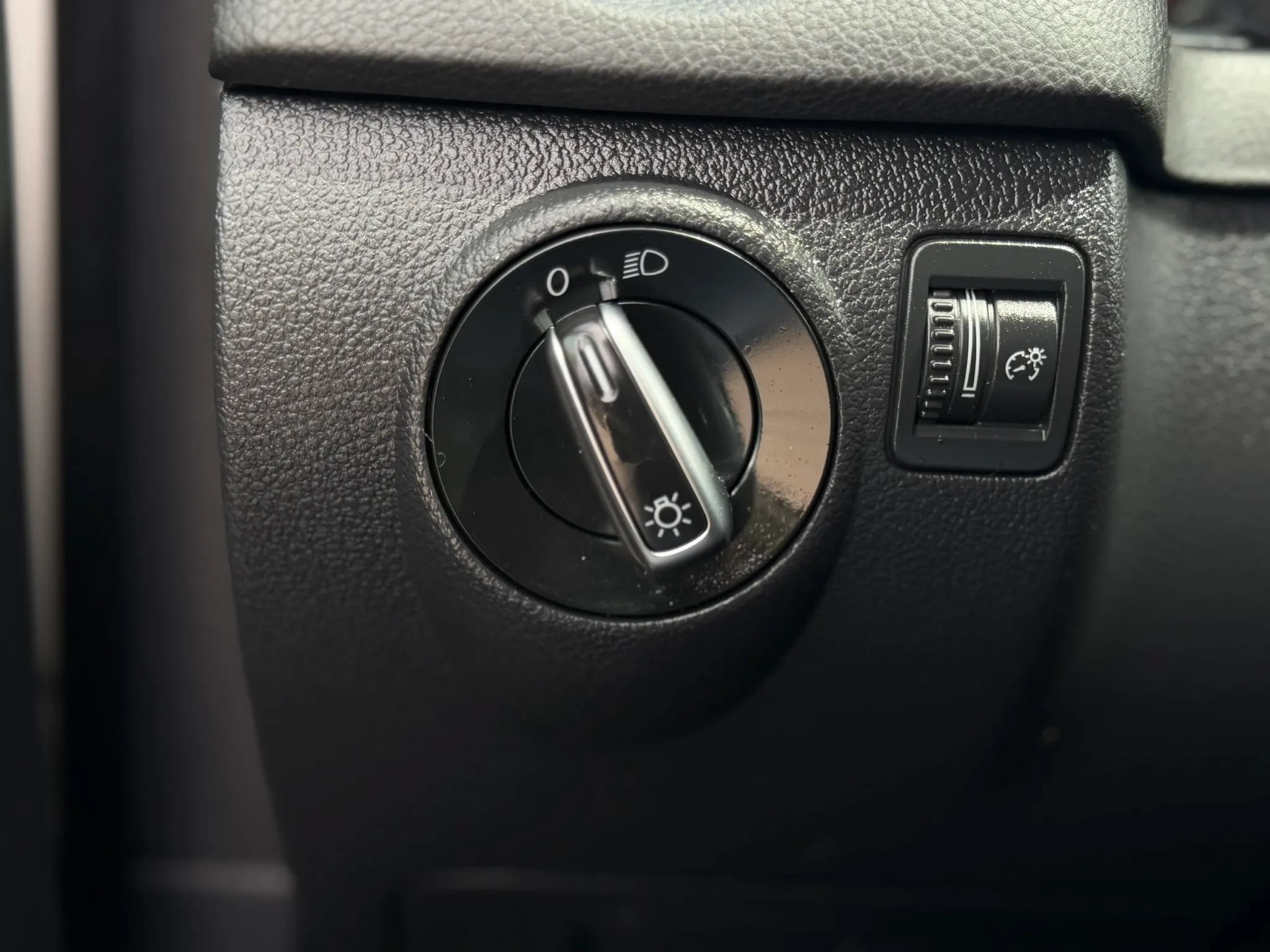 Used 2014 Volkswagen Tiguan S FWD image 15