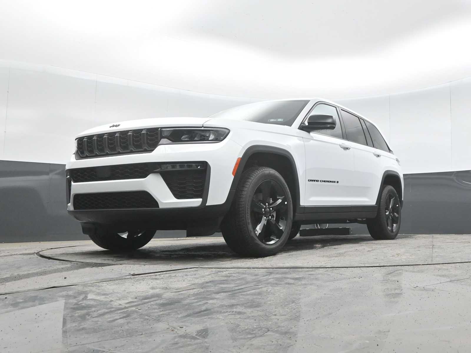 Used 2026 Jeep Grand Cherokee Limited w/ Limited Altitude Package AWD/4WD image 26