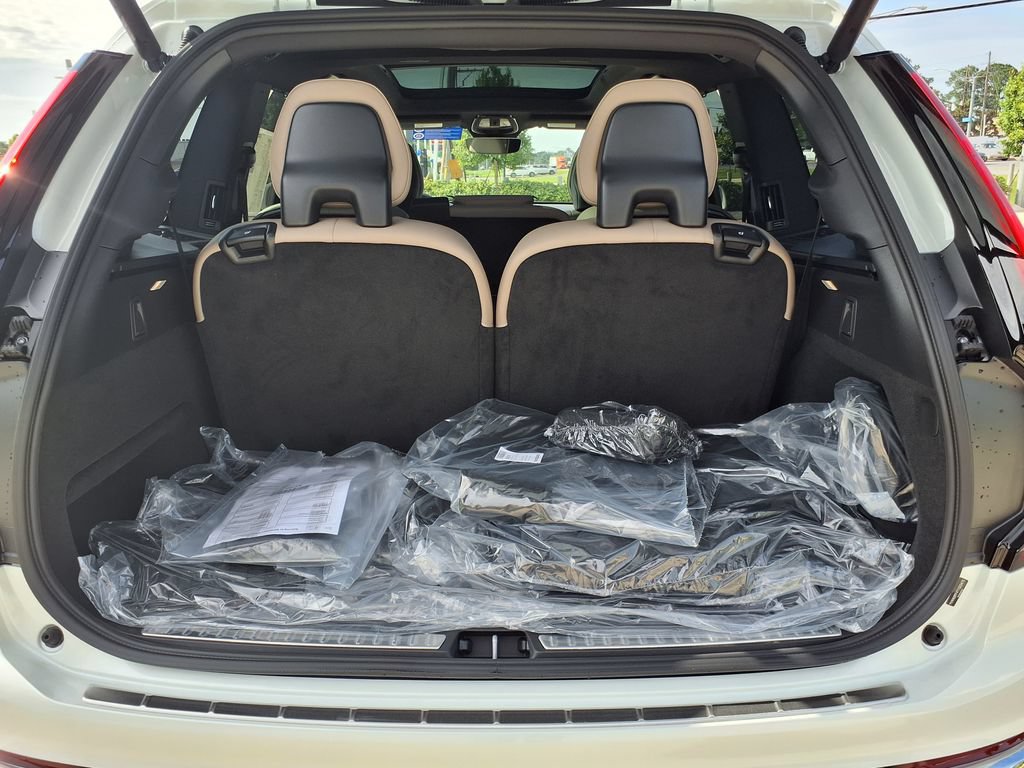New 2026 Volvo XC90 T8 Ultra w/ Protection Package Premier AWD/4WD image 16