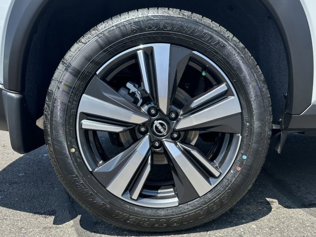 New 2025 Nissan Rogue SL w/ Tech Package image 12