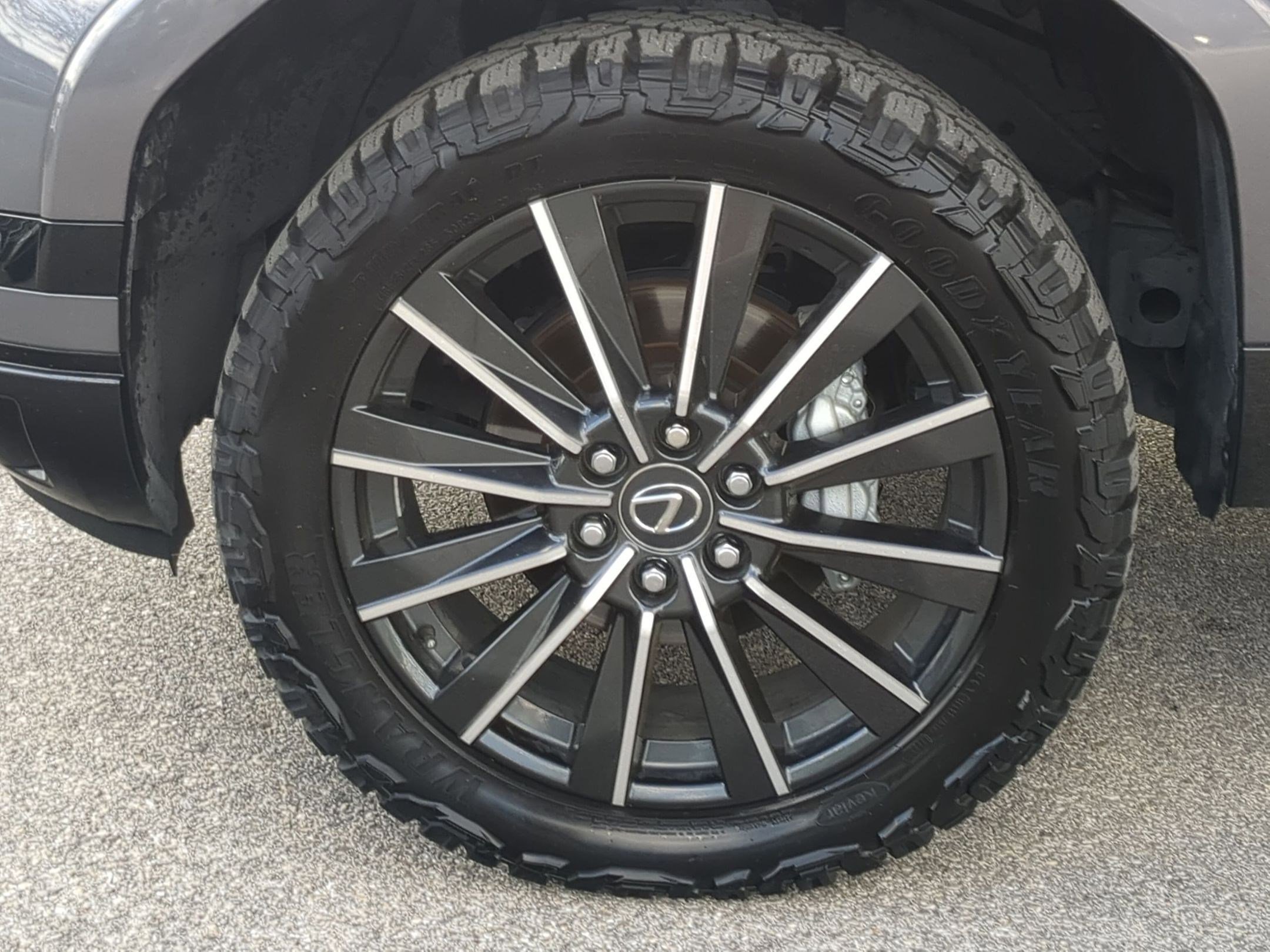 Used 2025 Lexus GX 550 w/ Accessory Package (Z1) AWD/4WD image 9