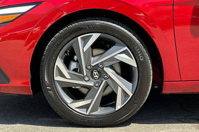 Used 2025 Hyundai Elantra Sport image 26