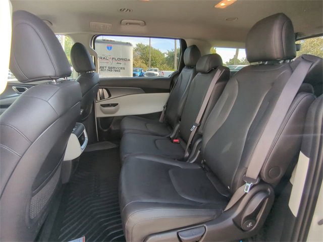 Used 2024 Kia Carnival LX image 16