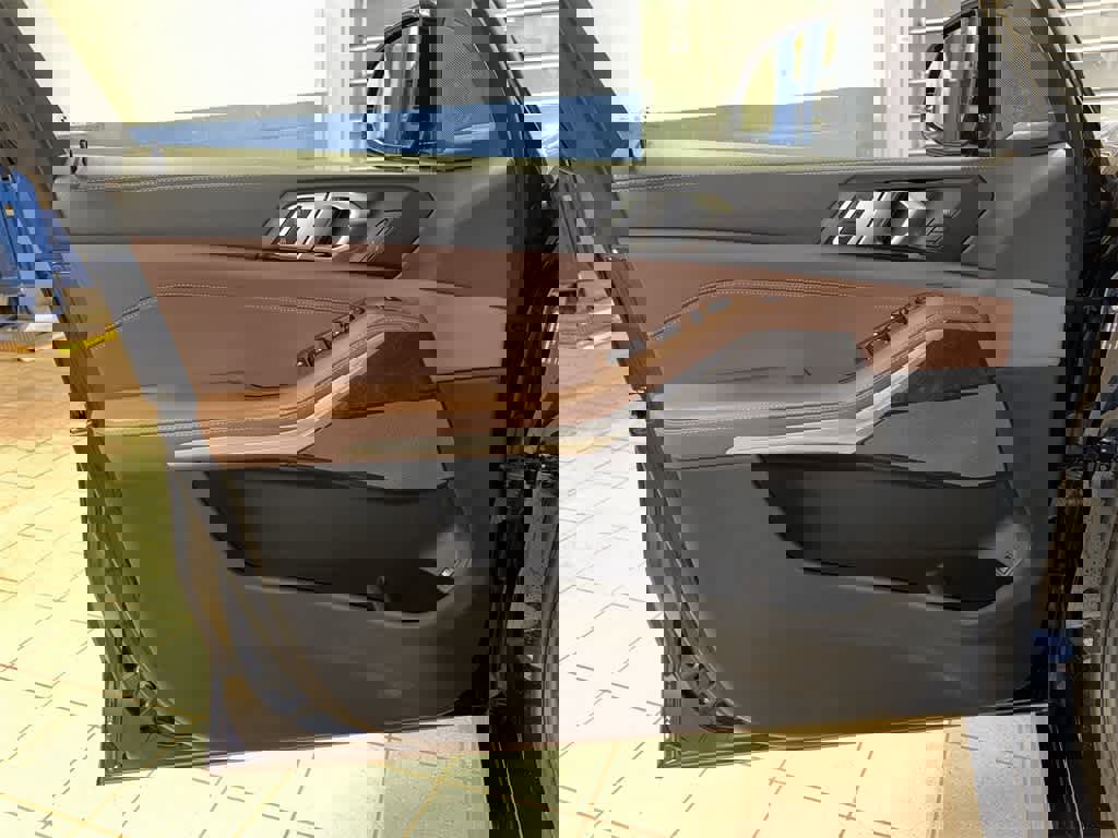 Used 2022 BMW X5 xDrive45e w/ M Sport Package image 33