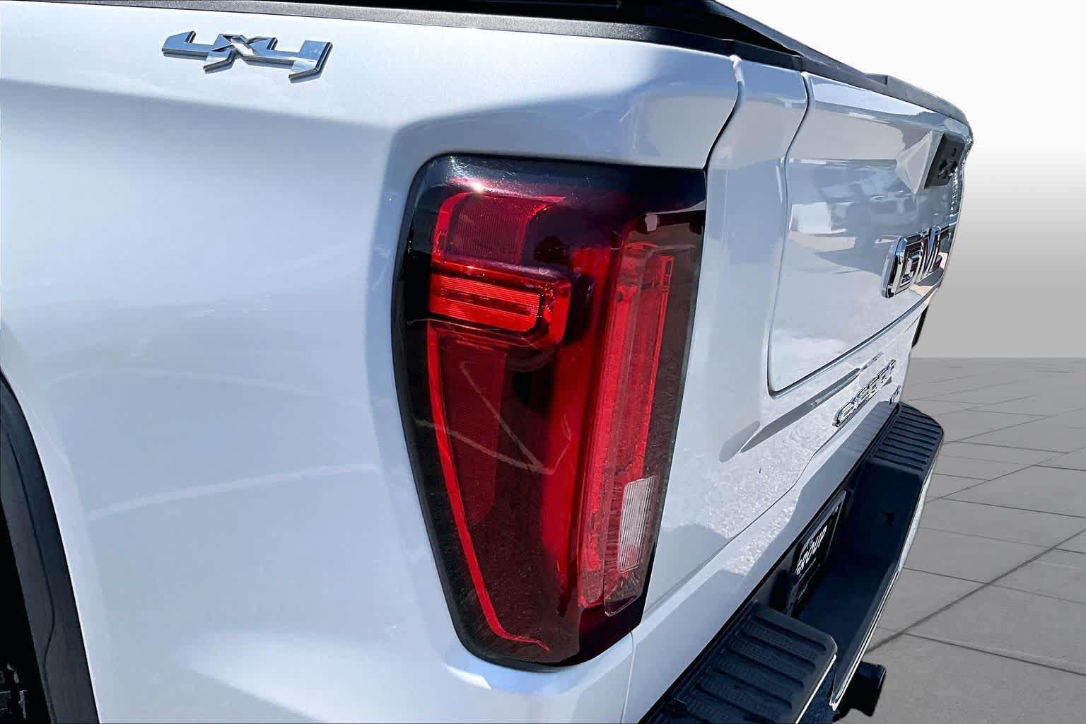 Used 2022 GMC Sierra 1500 SLT w/ SLT Convenience Package AWD/4WD image 26
