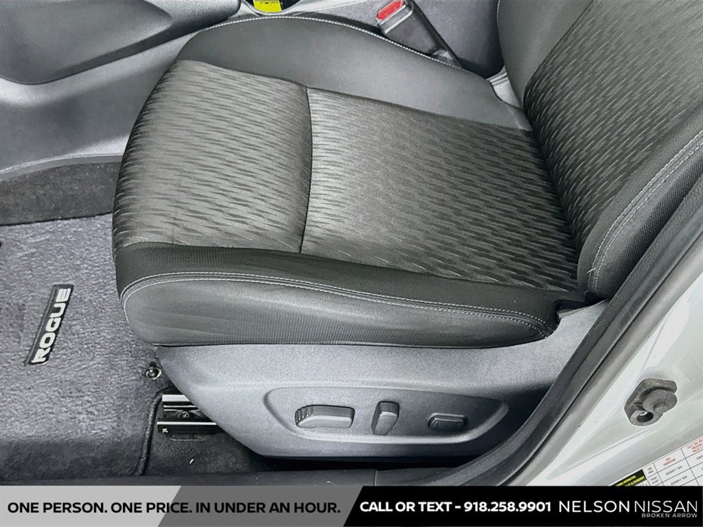 Used 2019 Nissan Rogue SV FWD image 18